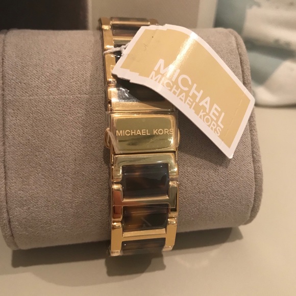 🔥MEGA SALE🔥Beautiful MK Gold two-tone Watch